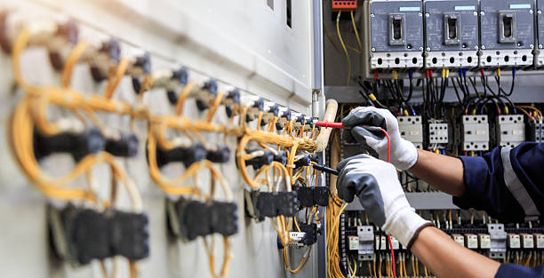 Professional Electrician technician working in Harvard, IL